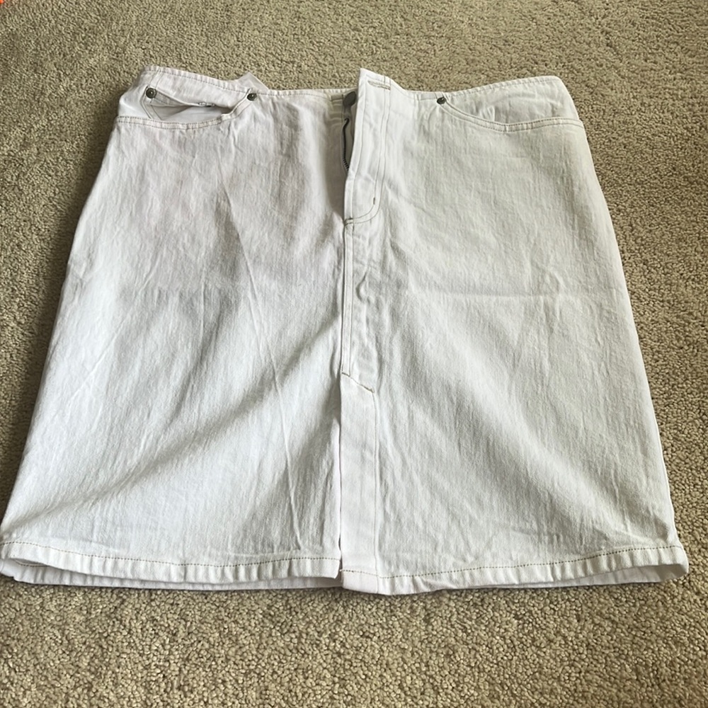 White denim skirt